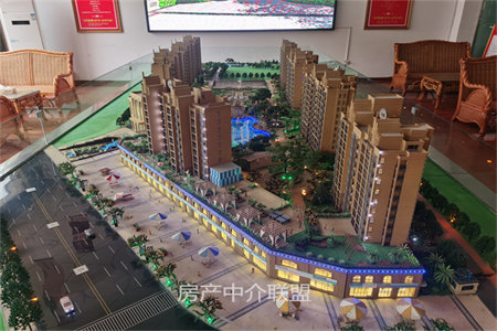 春秋阁四楼3室2厅1卫82万82m2简单装修出售